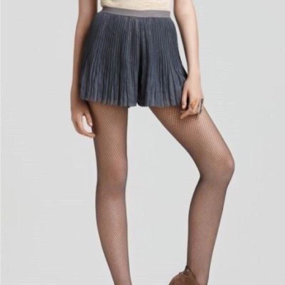 🌾 2/$25 dressy pleated shorts - Picture 9 of 9